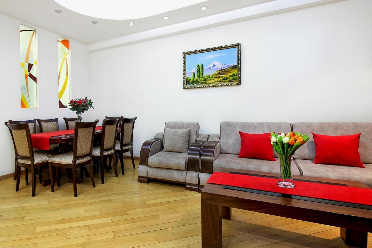 3 Bedroom Apartment Near Republic Square Yerevan Exterior photo