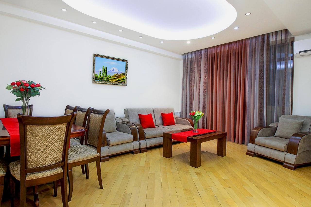 3 Bedroom Apartment Near Republic Square Yerevan Exterior photo