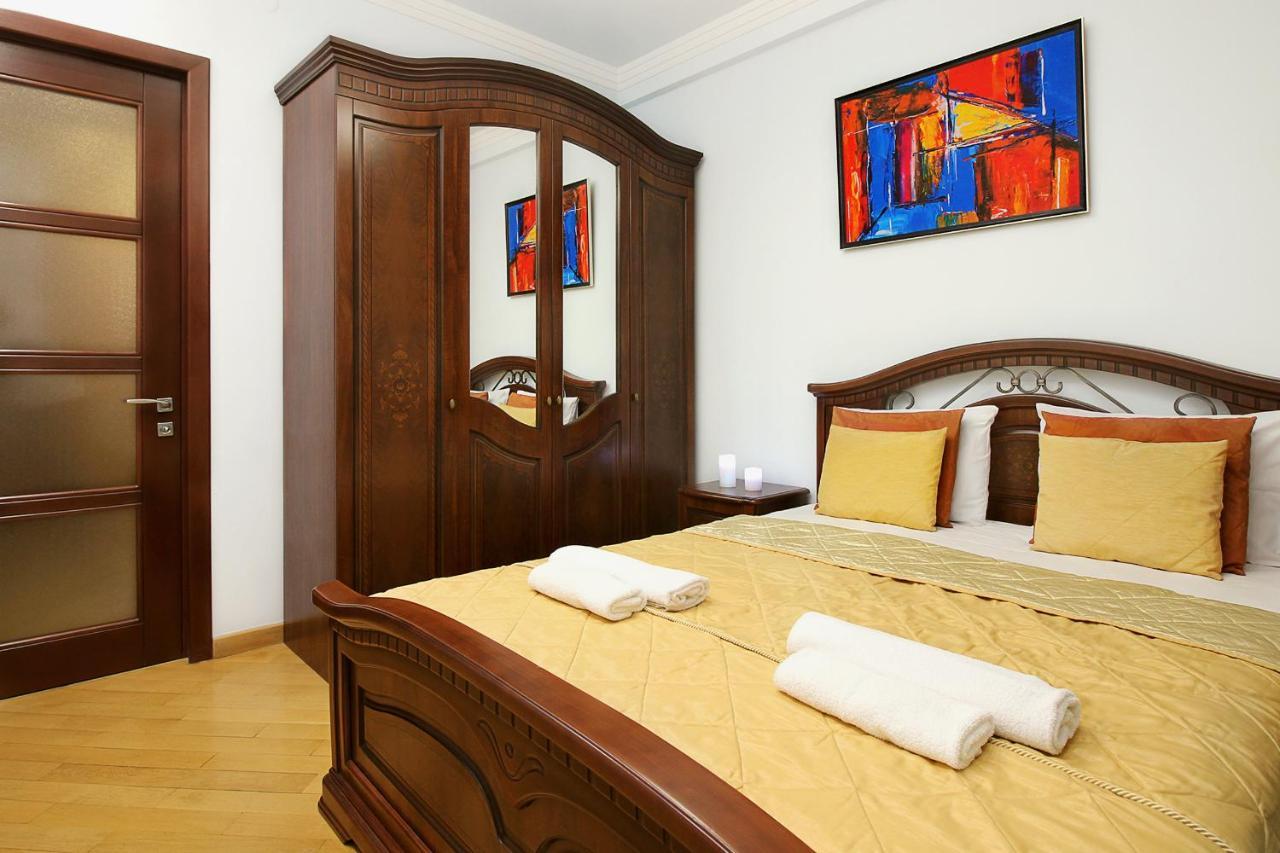 3 Bedroom Apartment Near Republic Square Yerevan Exterior photo