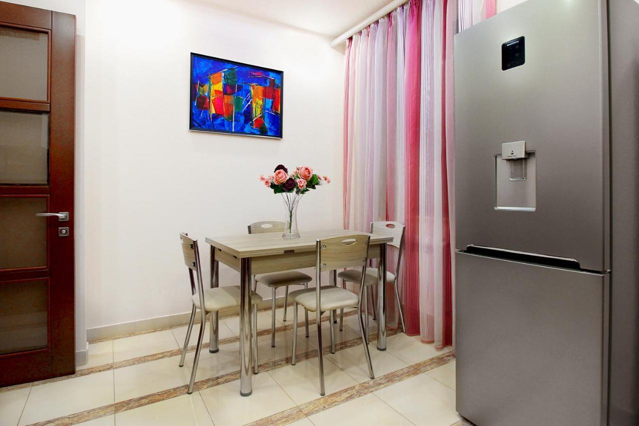 3 Bedroom Apartment Near Republic Square Yerevan Exterior photo